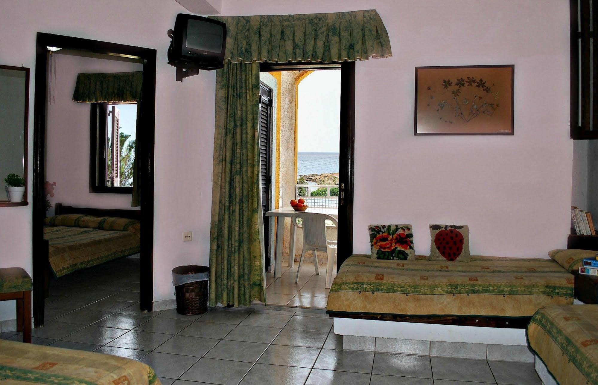 Iliostasi Beach Apartments Hersonissos  Exterior photo